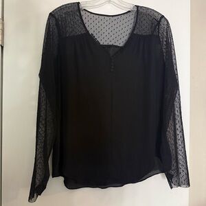 Black Sheer Swiss
Dot Blouse Lace
Mesh Sleeve Button
Front Top Size Large